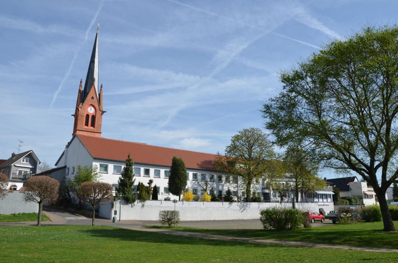 Hotel Restaurant Zum Schiffchen Maintal Exterior photo